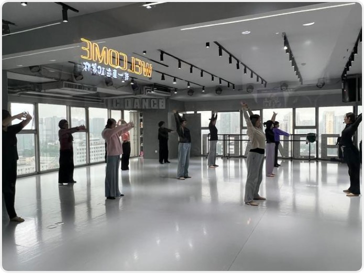 华商报记者走访西安9家老年教育机构 收费咋样？课程如何？