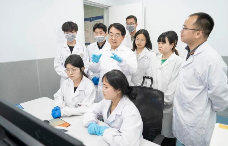 西工大黄维院士团队在有机发光晶体管领域取得新突破