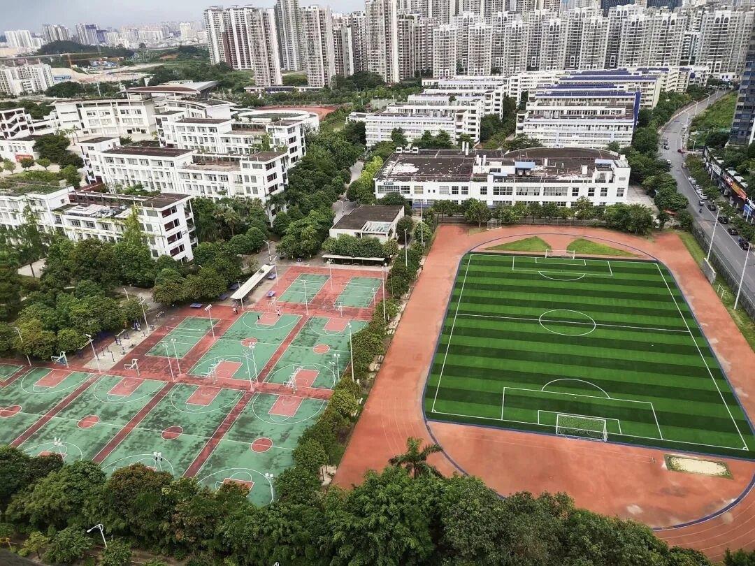 南宁一中学毕业生实名写自传体恋爱小说遭疯传 涉多名师生真名？