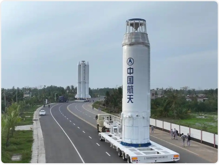 长八甲遥五火箭成功实施转运