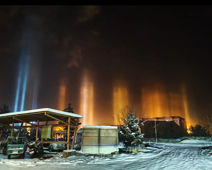 漠河现罕见“寒夜光柱” 拍摄者：特别壮观 持续了10分钟左右