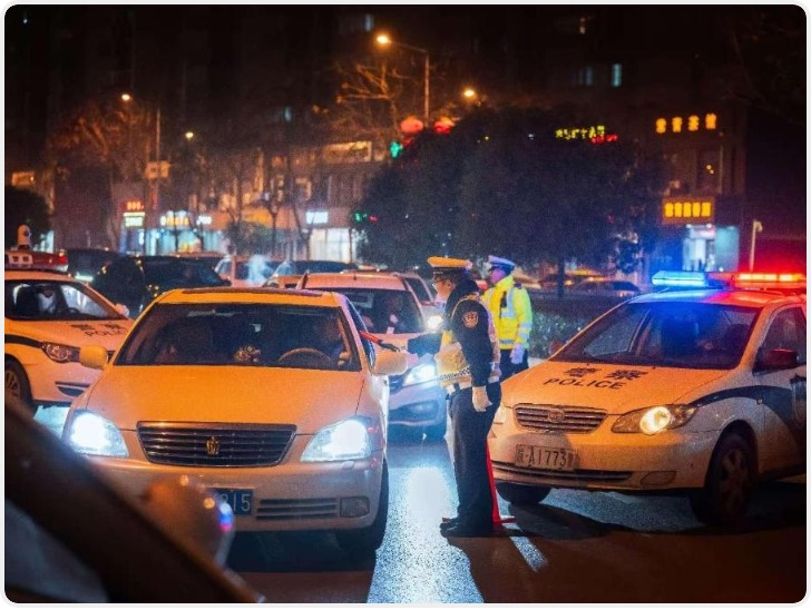 西安公安交警开展两三轮车及停车综合治理百日行动