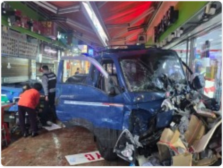 韩国一货车冲撞人群致2人死亡 涉事司机已被逮捕