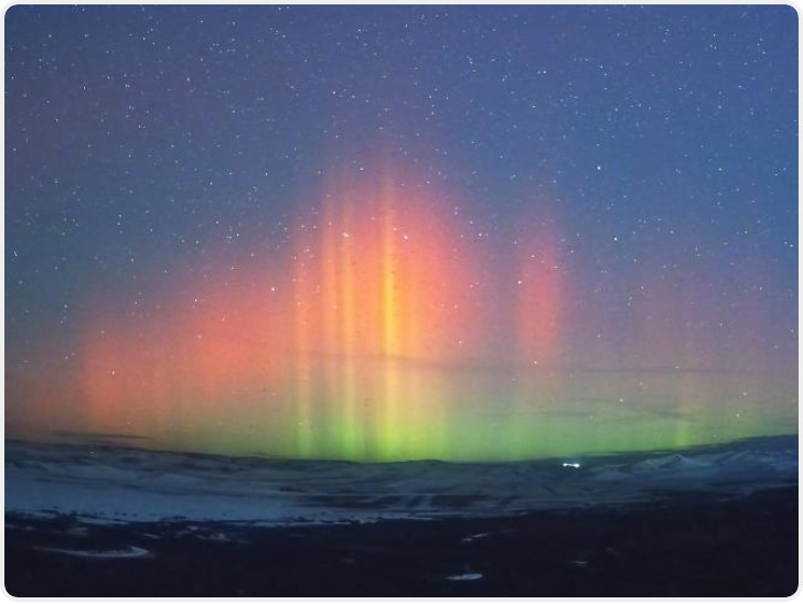 一大波美图来了 他们在我国北方多地拍到了极光！
