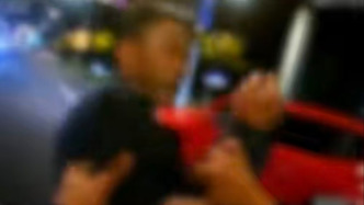 醉酒兄弟俩阻碍交警执法被拘 一人咬伤民警手指涉嫌袭警罪