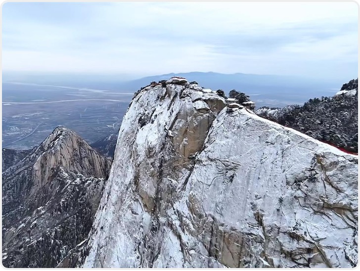 全国多地气温创下半年新低：华山、老君山、终南山一夜变白