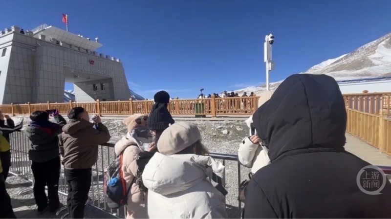 新疆红其拉甫国门因《奔跑吧》拍摄封闭栈道引发游客不满 多方回应