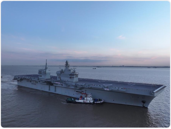 海军四川舰顺利完成首次航行试验