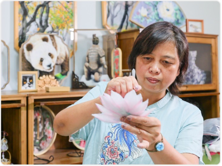 结缘繁星计划 助力非遗出海｜指尖生花！传承人许辉与棉絮画的半生缘