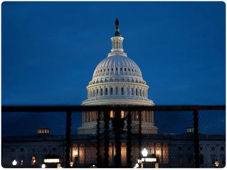 美众议院投票通过要求司法部公开全部爱泼斯坦案文件