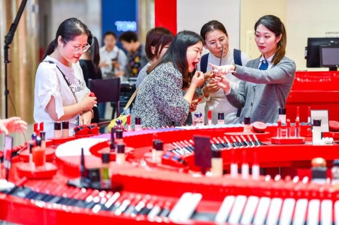 报告关注“颜值经济” 国货美妆持续突破