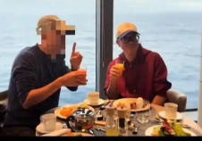 “员工在加班 老板在南极”俞敏洪贺信翻车 营销专家：打鸡血画大饼过时了