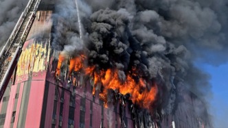 第1现场｜亚洲规模最大时尚物流中心火灾烧了60小时