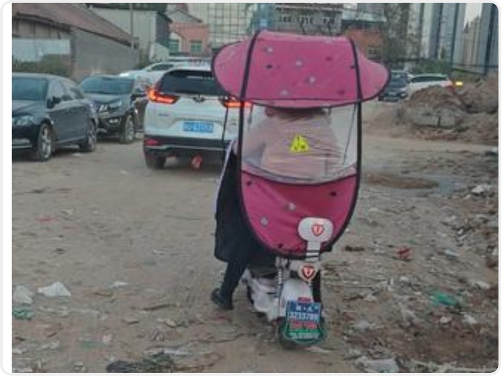 华商记者帮|浐灞国际港第二实验小学上学路被挖断 绕行道路不仅远还不安全