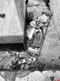 这个路口卫生“亮红灯”