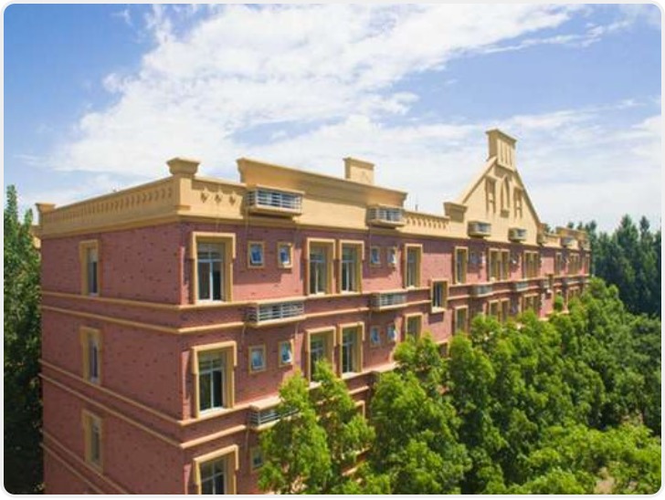 上学途中遇老人摔倒 临潼四名高中生暖心救助