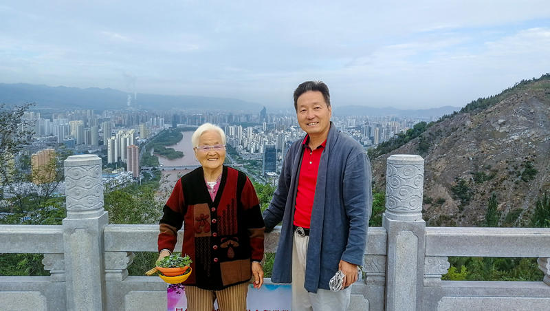 开二手房车带着85岁母亲 四年四次游历黄河