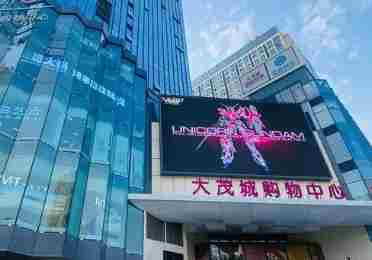 西安大茂城玻璃破碎划伤多辆车 损失应该用谁的保险赔？