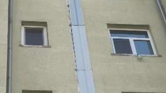 地基下沉楼房倾斜 赤峰56户居民撤离危楼在外租房已近两月