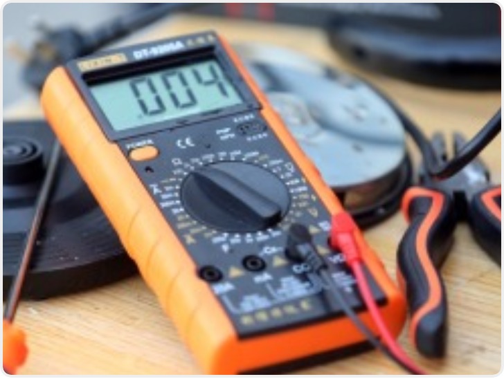 “上门换俩灯泡收费240元？”法治日报调查家电维修市场乱象