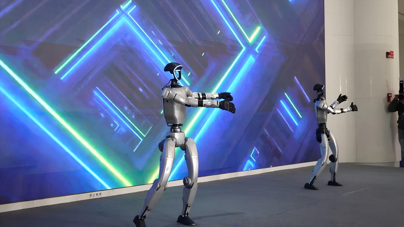 u1HY8ZggwZcgZrzG.jpg 机器人跳舞.jpg