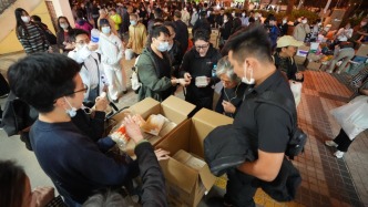 各方全力支援香港大埔火灾善后安置 捐款额已突破10亿港元