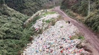 新华每日电讯：多地山谷溶洞成垃圾场 整治不能靠“热搜”
