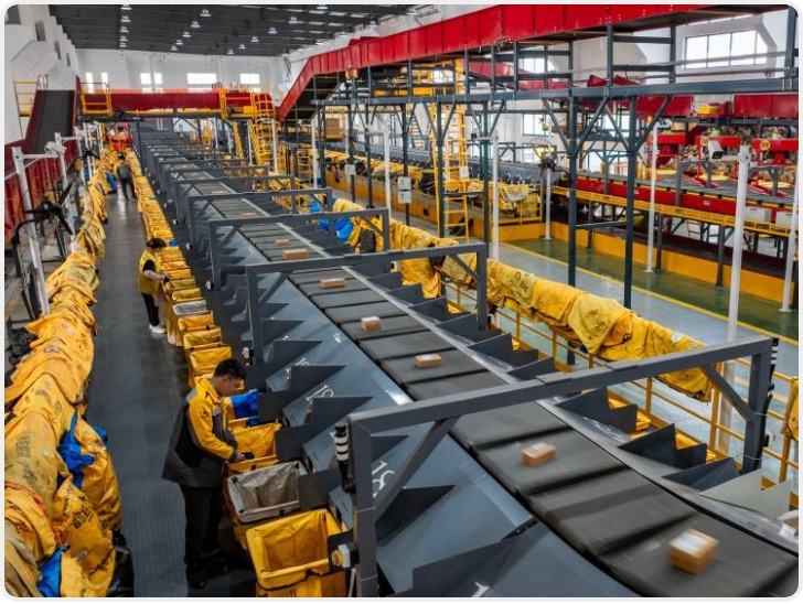 我国快递年业务量首次突破1800亿件