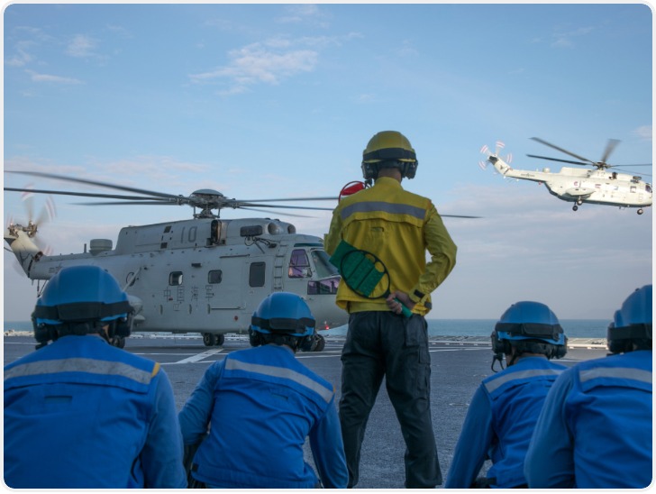 海军湖北舰开展实战化训练