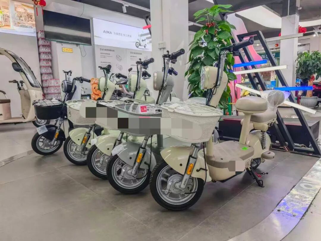 新国标车型“不能带小孩”“缺乏储物空间”？刚刚雅迪道歉