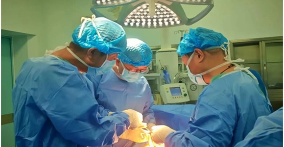 女子深夜急腹痛 西安工会医院医生“钥匙孔”里解危机