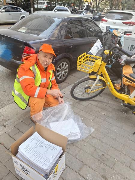 一名环卫工人的文学梦：写出1000多篇散文诗歌 因喜欢路遥给儿子取名“平凡”