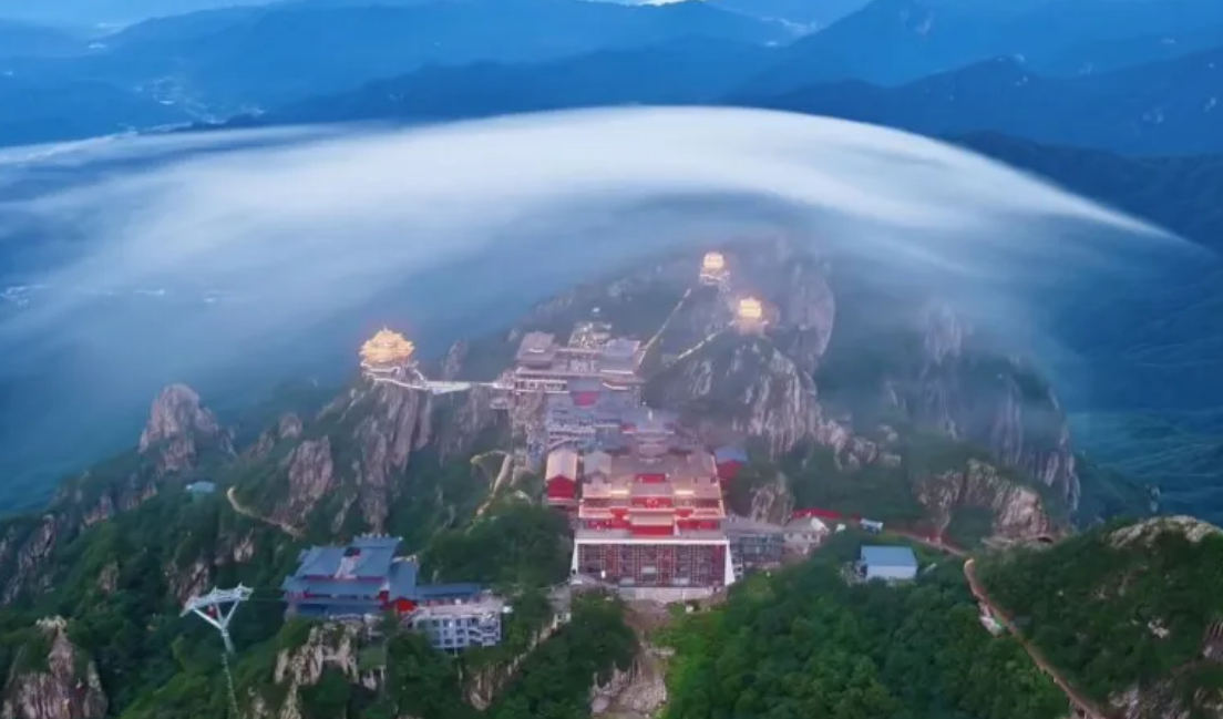 老君山金殿惊现“护宗大阵” 当事人：第19次去老君山拍到