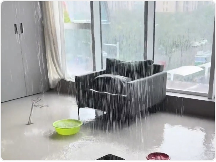 空置房热力阀被打开屋内积水楼下被淹 该谁担责？