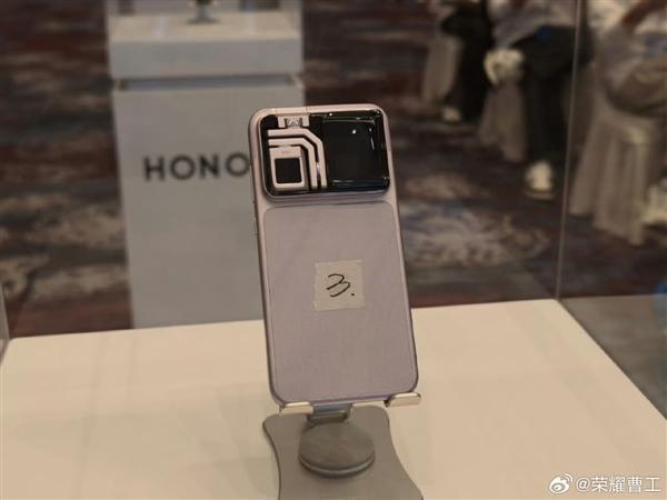 荣耀ROBOT PHONE明年上半年量产