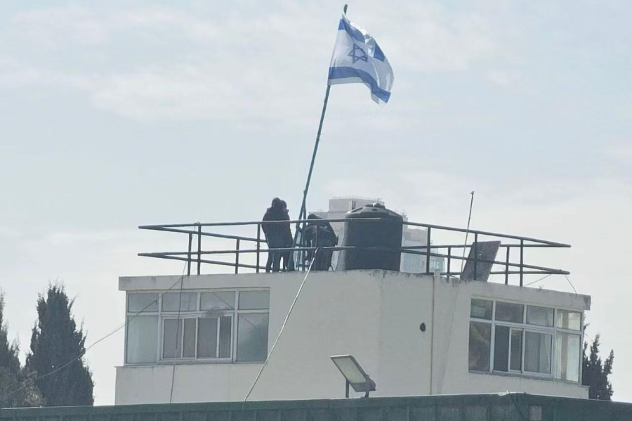 以色列警方强行进入联合国机构办公地 升起以色列国旗