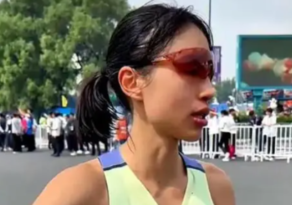 “最快女护士”张水华被医院警告处分：违规兼职取酬