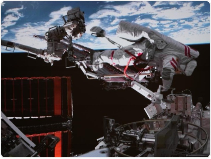 神舟二十一号航天员乘组圆满完成第一次出舱活动