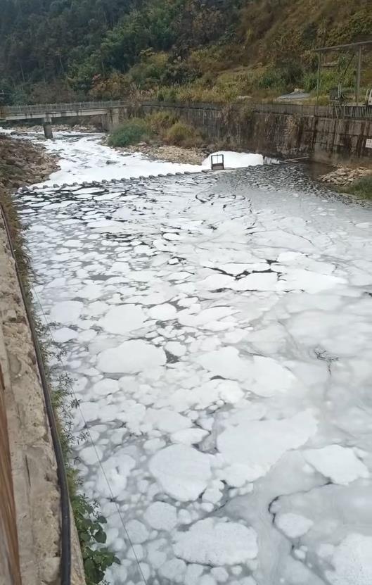龙脊梯田景区河面漂浮大量白色泡沫？景区和生态环境局回应