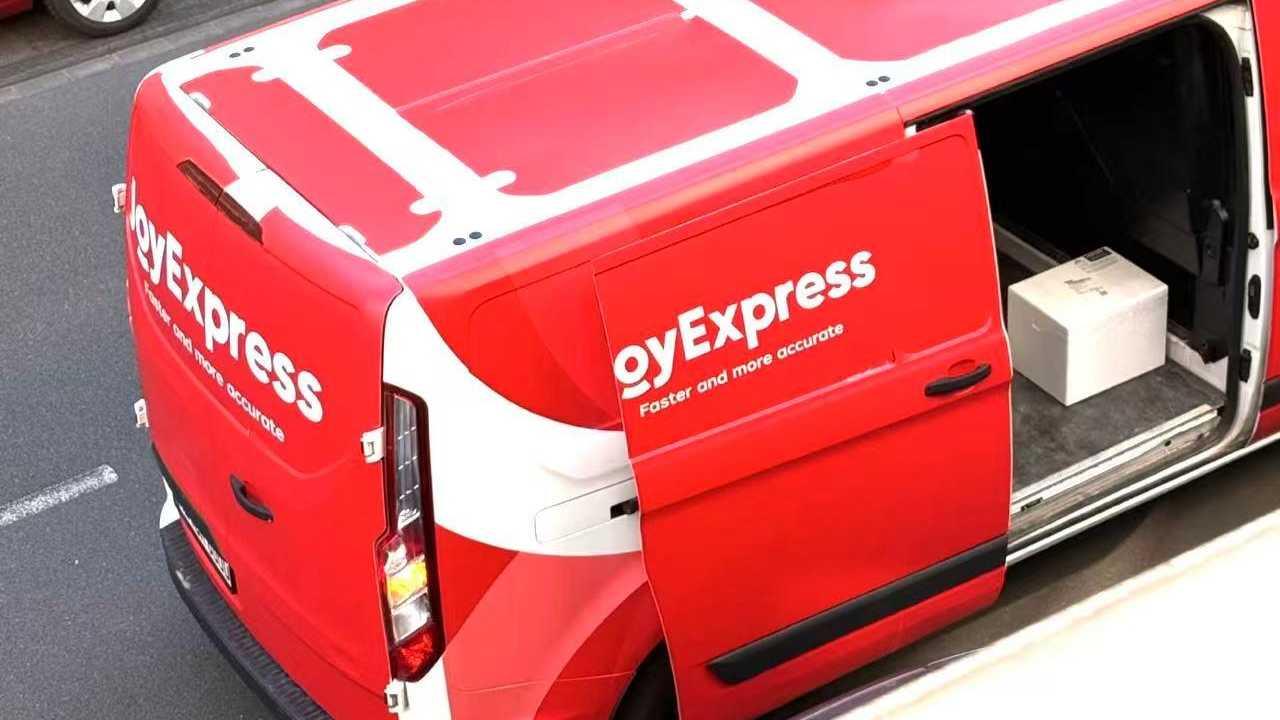 欧洲多国街头现“京东快递” 旅德华人：感受到“中国速度”