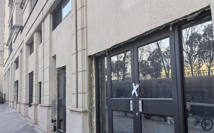 华商记者帮丨负一储藏间业主违规凿墙装门改商用 楼上业主提心吊胆