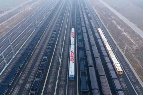 浩吉铁路首趟纯碱专列开行