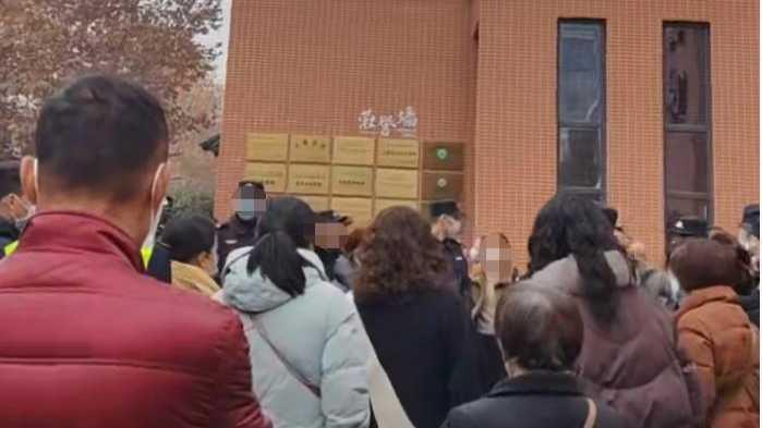 网友称2岁孩子在都江堰一家医院输液后死亡 卫健部门已介入