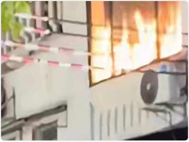 广州一商户窗边悬挂火焰LED屏引来5辆消防车 已责令关闭