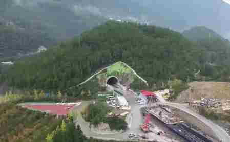 西渝高铁正线最长隧道掘进突破万米 隧道建设进入最后冲刺阶段