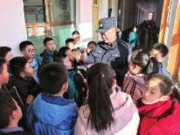 警校联动反诈 萌娃对答如流