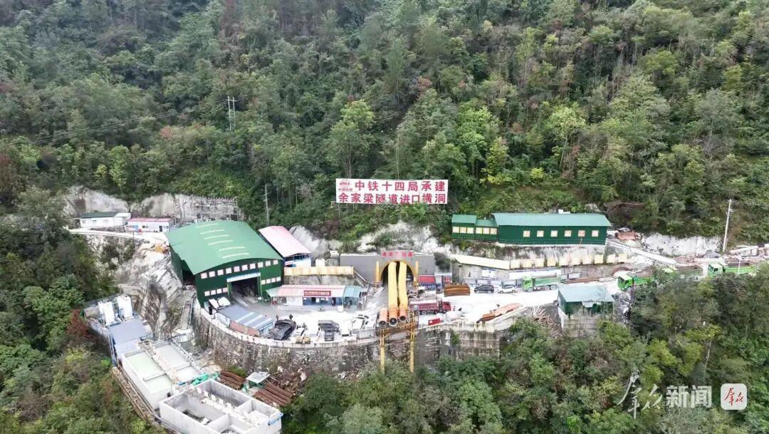 西渝高铁正线最长隧道掘进突破万米