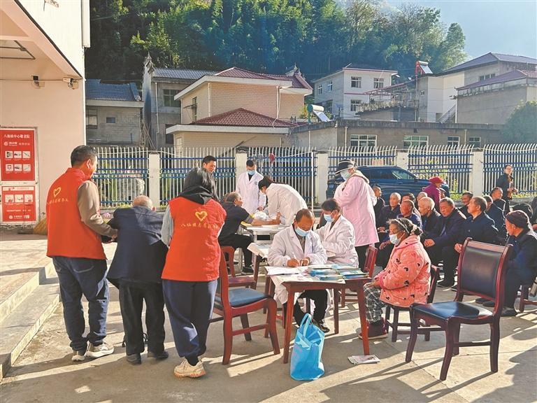 敲开家门送温暖