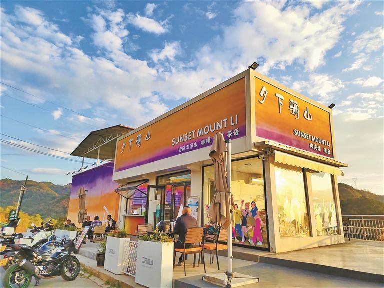 一条环山路带火乡村游