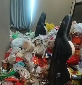 男子酒店退房后画面不堪入目 垃圾堆如山 还欠2000多元房费